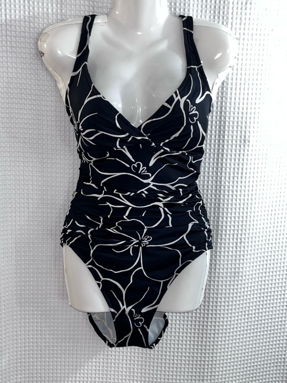 Trimshaper Black & White Floral ruched One-Piece Swimsuit size 16